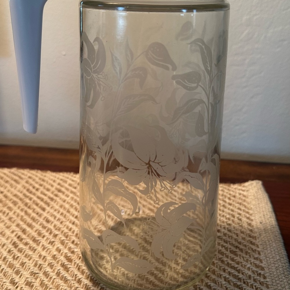 1970’s Tang Glass 1 qt Pitcher Etched Floral White Lid - Picture 3 of 5